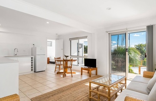 Byron Bay House | Byron Bay Accom - Wategos House - 13 Brownell Drive, Wategos - Pet Friendly