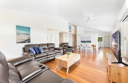 Mudjimba House | Cabana @ Cupania