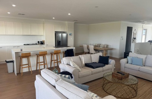 Port Hughes House | Caddyshack Port Hughes - Amazing Golf Course Views