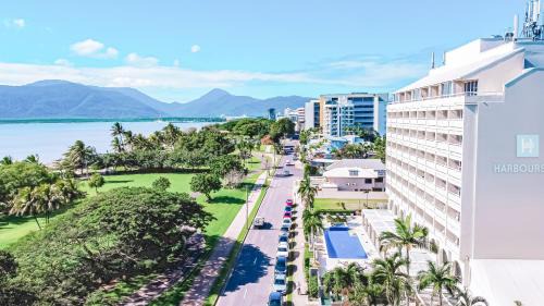 Cairns North Hotel | Cairns Harbourside Hotel
