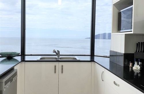 Cairns North Apartment | Cairns Ocean View Apartment