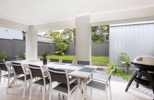 Callala Beach House | Calypso - 4 Mins Walk to Beach - Community Pool