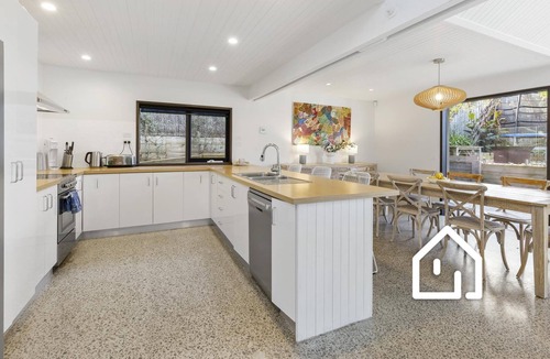 Sorrento House | Cambridge Gardens *1 NIGHT FREE* Luxury in Sorrento with Spa & Solar Heated Pool