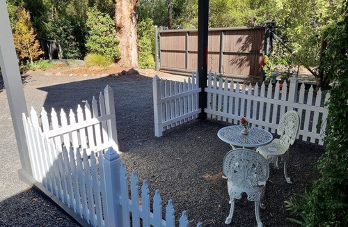Mount Macedon Villa | Camellia Grove Retreat