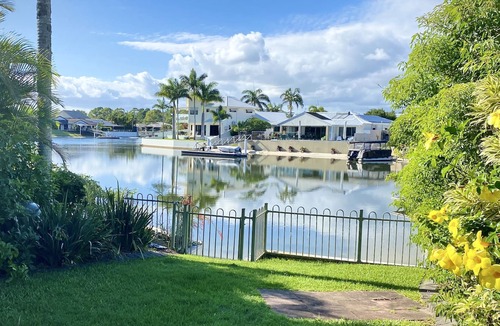 Maroochydore House | Canal Sands Waterfront - Maroochydore- Pet Friendly - fully air conditioned