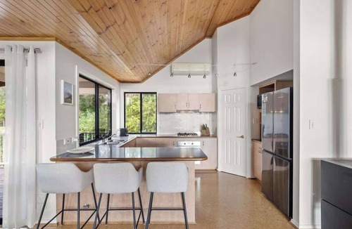 Quedjinup House | Canopy House Refined Bushland Haven near the Coast