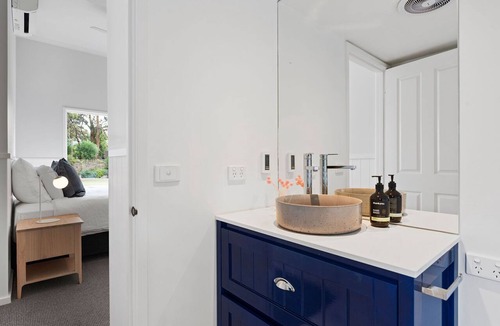 Portsea House | Cape Cod Inspired Classic dwelling, this picturesque home (sleeps 9)