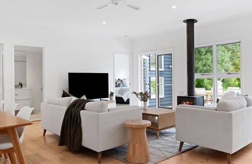 Portsea House | Cape Cod Inspired Classic dwelling, this picturesque home (sleeps 9)