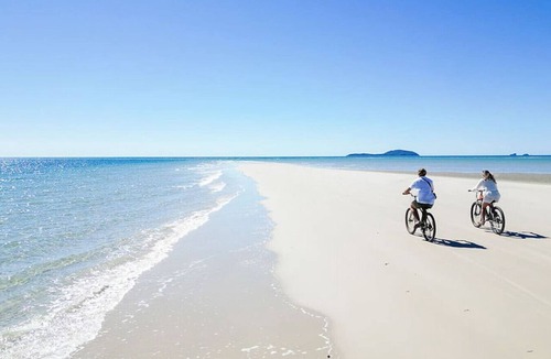Curtis Island House | Cape Keppel Beach Cottage 4