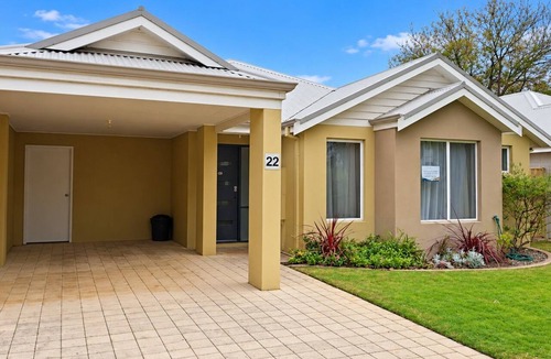 Broadwater House | Cape View TwentyTwo – a modern 2-bedroom, 2-bathroom villa