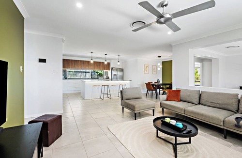 Mango Hill House | Capestone Cove - Spacious Modern Home - Mango Hill