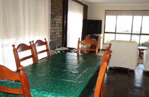 Para Wurlie House | Captain's Quarters