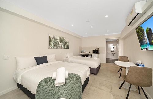 Goulburn Hotel | Carlton Suites