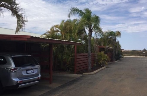 Carnarvon Hotel | Carnarvon Central Apartments