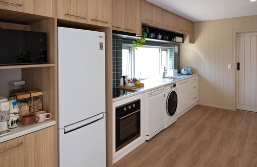 Port Noarlunga South Bed & Breakfast | Casa Blu Modern Beach Vibes Private Unit