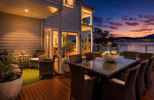 Tranmere House | "Casa Con Vista" Luxury Waterfront Home-Sleeps 10.