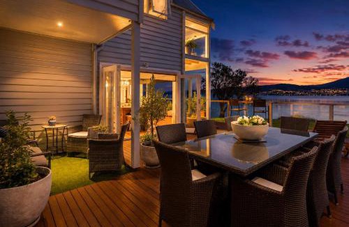 Tranmere House | Casa Con Vista Luxury Waterfront Home, Sleeps 10