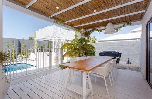 North Coogee House | Casa de Praia - Coastal Luxury in North Coogee