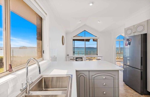 Batehaven Apartment | Caseys Beach Escape | Ocean Views | Sleeps 7