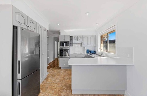 Batehaven Apartment | Caseys Beach Escape | Ocean Views | Sleeps 7