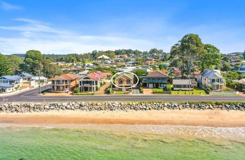 Batehaven Apartment | Caseys Beach Escape | Ocean Views | Sleeps 7