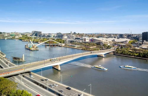 Brisbane Central Business District Apartment | CASSA ONE - CBD Riverside Apt w/Pool & Gym