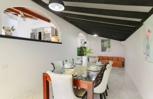 Casula House | Casula cozy 3Br home with parking & WiFi