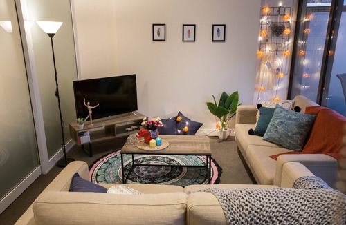 North Melbourne Apartment | CBD 2BR - FREE CarPark & Wifi &Tram NEAR Queen Vic Market