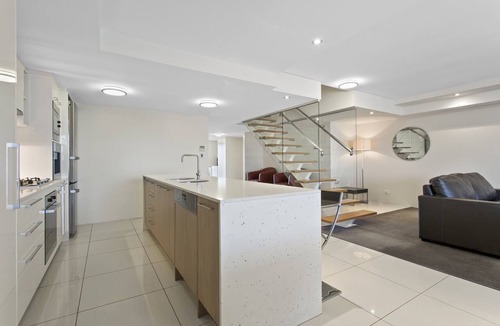 Rockhampton House | CBD Luxury Accommodation