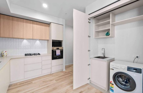 Adelaide Central Business District Apartment | CBD VTA Apartment | Free Parking | Walk Everywhere