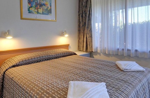 Morwell Hotel | Cedar Lodge Motel