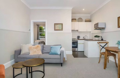 Bowral Cottage | Centennial Cottage 1 - Boorool, Cosy, walk to Bowral, close to wedding venues
