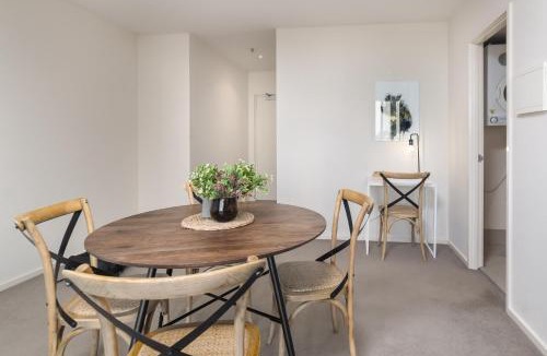 City West Apartment | Central 1-Bed with Parking BBQ and Indoor Pool