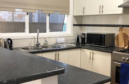 Albury House | Central Albury Cottage, 5 min walk to main street