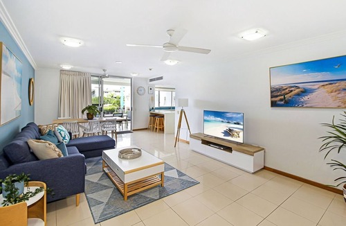 Coolum Beach Apartment | Central Coolum Penthouse with Rooftop Terrace