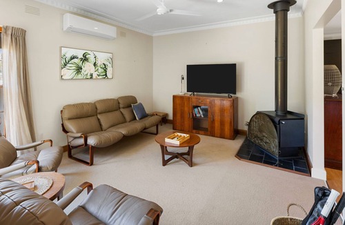 Mansfield House | Central Cottage: 4 BR, 2 BA House in Mansfield, Sleeps 8