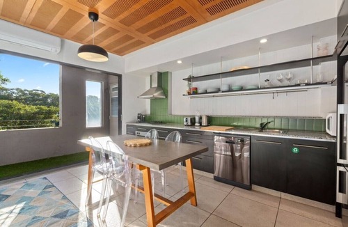 Chippendale Apartment | Central Designer City Pad w 2 Balconies AC Laundry