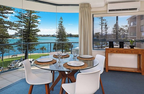 Caloundra Apartment | Cerulean Beachfront Apartment - Unit 5