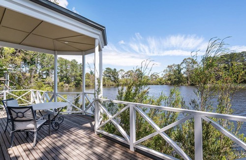 Moorooduc Ski Chalet | Chalet Un at Woodman Estate
