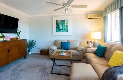 Maylands Apartment | Character 3 Bedroom Home with Pool and Balcony