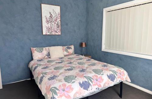Charlestown House | Charlestown Central 7 Bedrooms Front House and Back Unit
