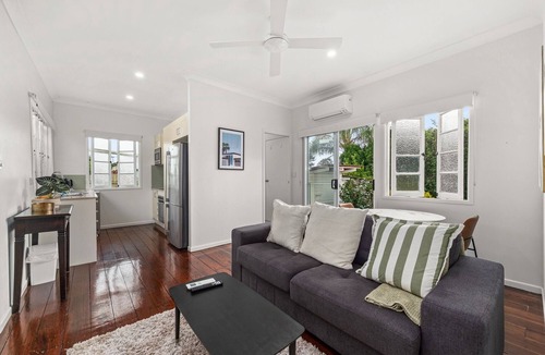 Bald Hills House | Charming 1-Bed Cottage with Garden Retreat