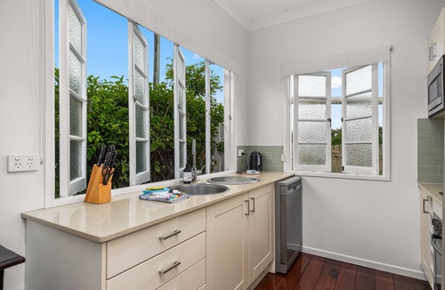 Bald Hills House | Charming 1-Bed Cottage with Garden Retreat