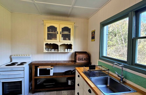 Rydal Cottage | Charming 1 bedroom country cottage in historical little town of Rydal.