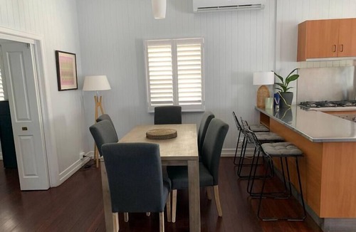 Annerley House | Charming 1920's 4Br freestanding Plantation Qldr.