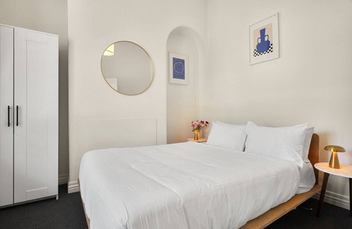Cremorne Apartment | Charming 2-Bed Home with Outdoor Space in Cremorne