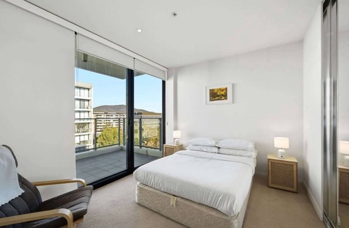 Lyneham Apartment | Charming 2BR Apartment Near Canberra’s Attractions