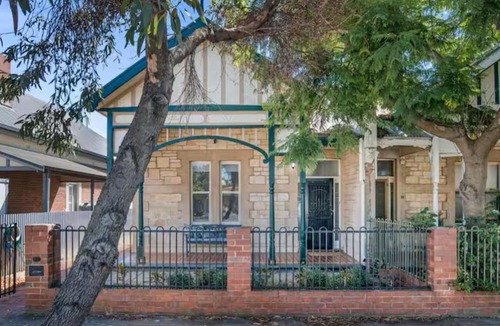 Exeter House | Charming! 3 Bed Garden by Beach
