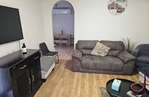 Meadow Heights House | Charming 3-Bedroom House in Meadow Heights - Perfect Family Retreat