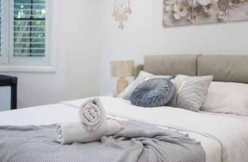 Castle Hill House | Charming 4-bedroom house with AC, WiFi in tranquil Castle Hill